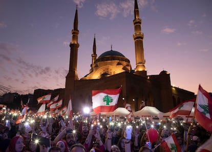 Manifestantes participan en una protesta en la mezquita Al-Amin de Beirut (Líbano), el 22 de noviembre.