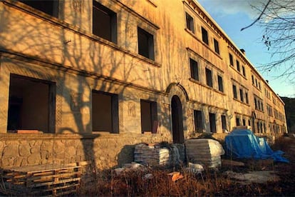 Edificio de las Hilaturas del Segre por cuya rehabilitación se cobraron supuestas comisiones.