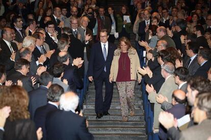 Artur Mas y su esposa a la llega del auditorio Fórum de Barcelona.