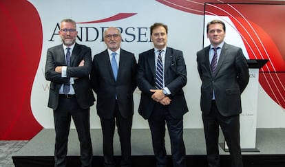 Los socios directores de Andersen en Iberia, José Vicente Morote e Íñigo Rodríguez-Sastre, el director de la oficina de Barcelona, Juan Ignacio Alonso Dregi, y Antonio Brufau, presidente de Repsol y ex Arthur Andersen