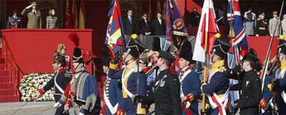 Los Príncipes de Asturias presiden en la plaza de Oriente la parada militar.