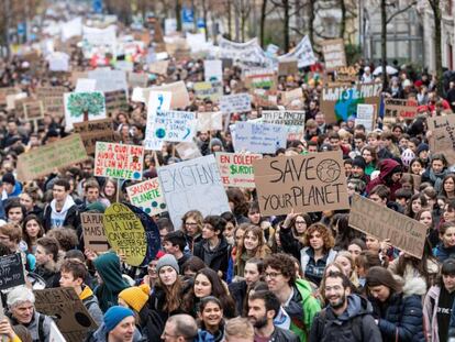 Milhares de estudantes em ato na Suíça nesta sexta-feira
