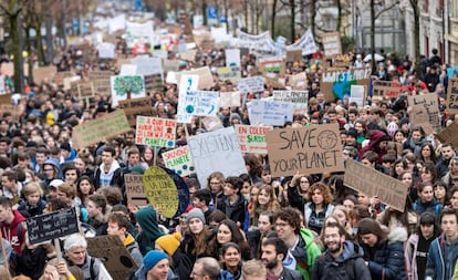 Milhares de estudantes em ato na Suíça nesta sexta-feira