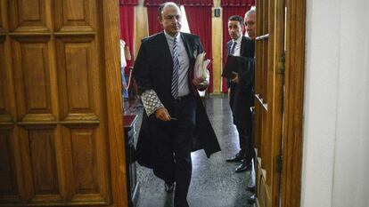 El exfiscal Florentino Delgado durante el juicio al expresidente de la Diputación de Ourense, José Luis Baltar, en julio de 2014.