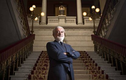 El director de la RAE Darío Villanueva en la academia.