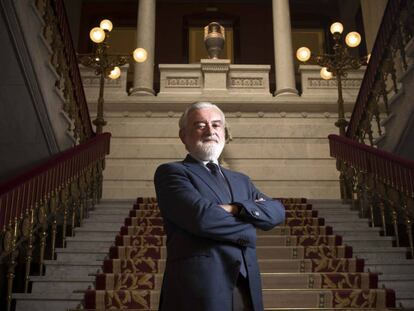 El director de la RAE Darío Villanueva en la academia.
 
 