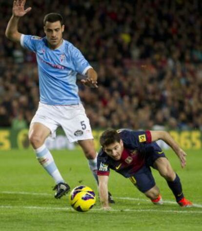 Messi y Tuñez durante el partido.