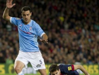 Messi y Tu&ntilde;ez durante el partido.