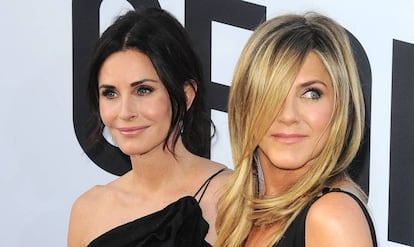 Courteney Cox y Jennifer Aniston, en junio de 2018 en Los Ángeles, California.