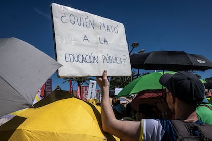 “The strike has already cost me 3,800 euros”: the long struggle forces teachers to adapt their family budget | Education
