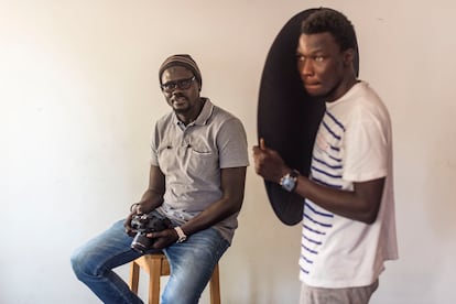 Mamadou Moustapha Gueye, conocido como Sounu, en junio de 2023 en Dakar. Estudiante de dirección de la escuela de cine Yennenga, su película se llama 'Cementerio de la vida'.