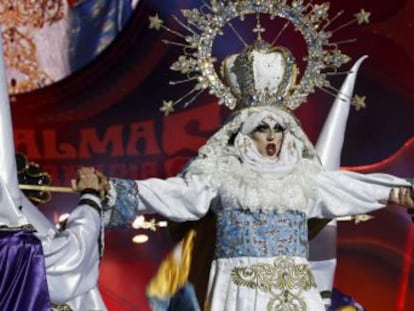 El certamen llega a su 20 aniversario con referencias religiosas a la Virgen y a la crucifixión de Cristo