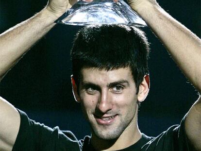 Novak Djokovic celebra su triunfo en la Copa de Maestros.