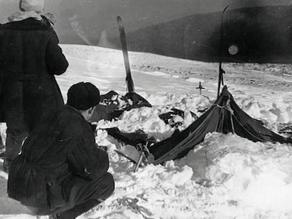 O acampamento dos excursionistas mortos nos Urais, em uma fotografia tirada pelas autoridades da URSS em 26 de fevereiro de 1959.
