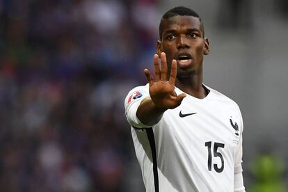 Sin Benzema, Paul Pogba estaba (y está) llamado a ser la estrella de la selección francesa. Todavía no ha cuajado un partido completo y en Francia le siguen esperando y mirando con lupa. La continuidad, o mejor dicho la falta de continuidad, siempre ha sido uno de sus mayores problemas.