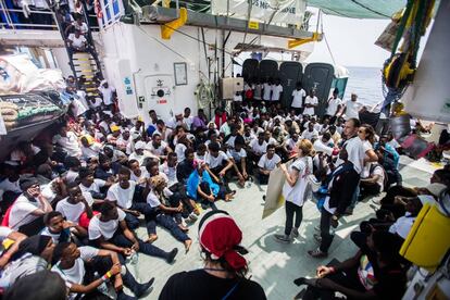 Migrantes, hoy, en el 'Aquarius'.