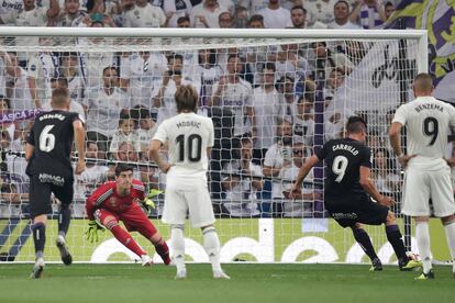 Courtois, en el penalti lanzado por Carrillo.