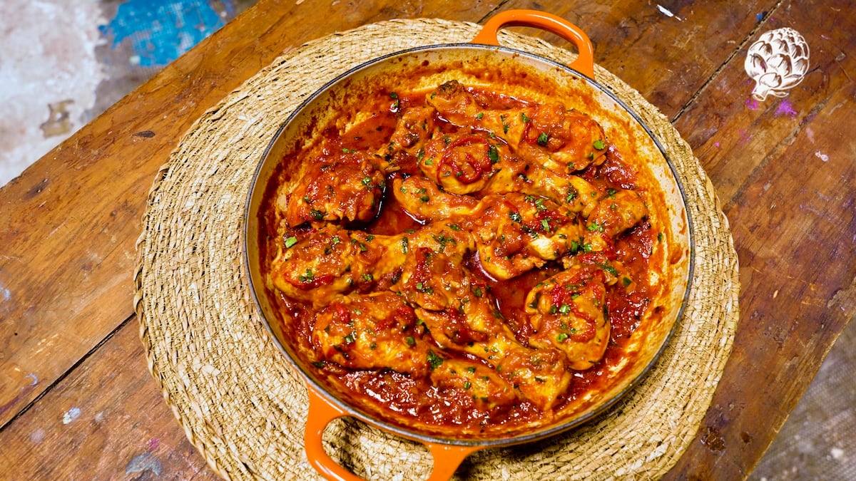 Pollo al chilindrón, el guiso tradicional que da poco trabajo