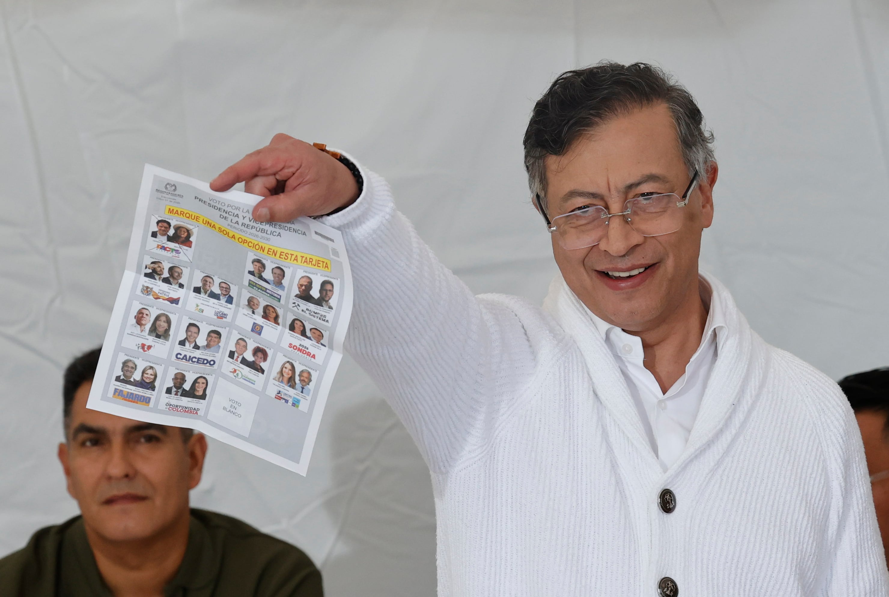Sheinbaum respalda los cuestionamientos de Petro sobre los resultados electorales en Colombia