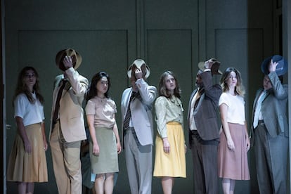 Penelopes Mädchen und ihre Verehrer im zweiten Akt der Oper von Gabriel Fauré.