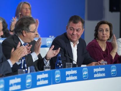 Arenas y Zoido aplauden a Sanz, en la junta directiva del PP.