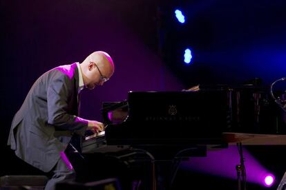 El pianista Joshua Redman, integrante del trío Bad Plus, durante su actuación en el Festival de Jazz de Vitoria-Gasteiz