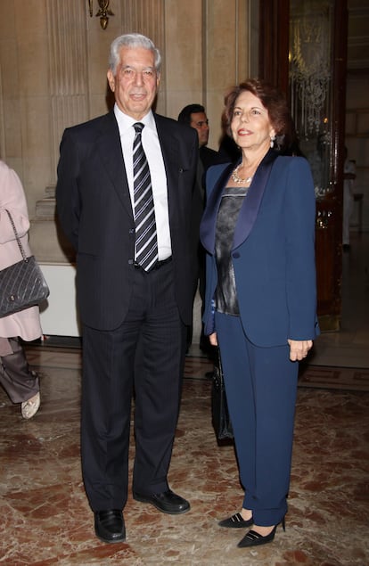 Mario Vargas Llosa y Patricia Llosa, en unos premios celebrados en Madrid en 2011.