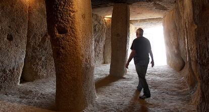 Interior del dólmen de Menga, en Antequera.
