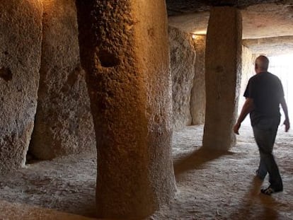 Interior del dólmen de Menga, en Antequera.