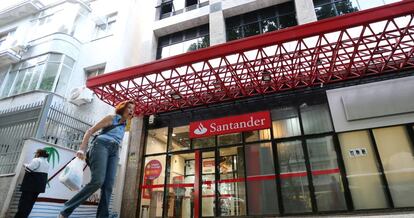 Imagen de una ofician de Banco Santander.