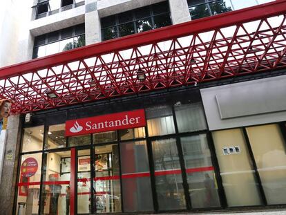 Imagen de una ofician de Banco Santander.