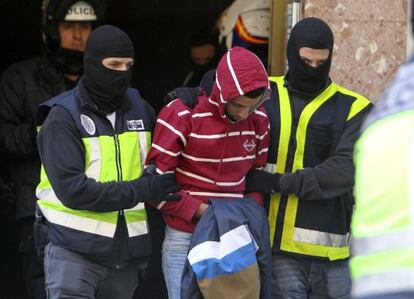 Police arrest Nou Mediouni in Zaragoza on Tuesday. 