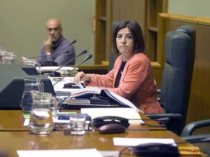 La presidenta del Parlamento, Izaskun Bilbao, en un momento del pleno de ayer.