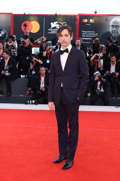 El director de Ruido de fondo, Noah Baumbach, de Gucci. Su cinta ha sido la encargada de abrir la selección oficial de la Mostra.