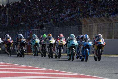 Pilotos de Moto3 en el gran premio de Cataluña en Montmeló.