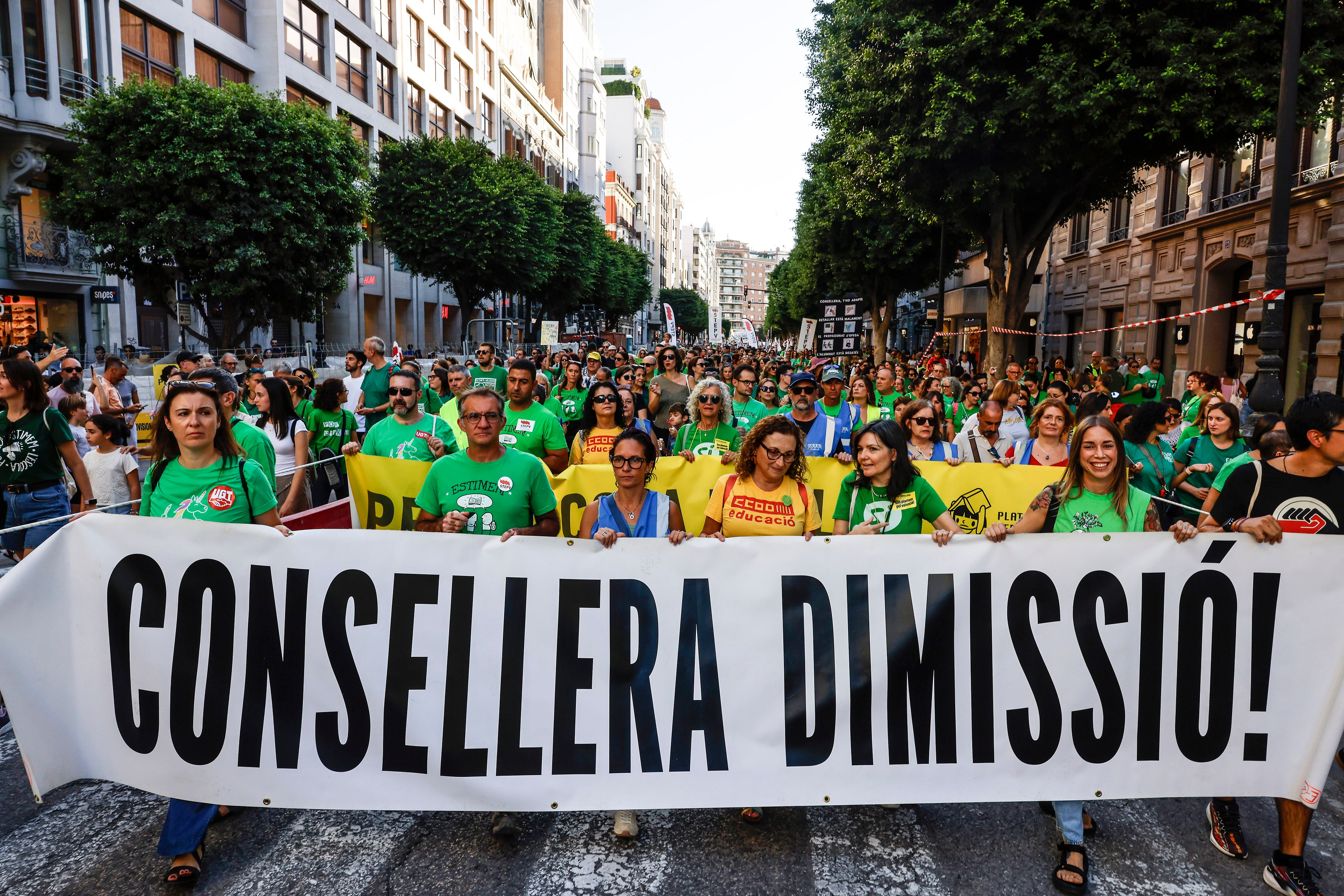 Miles de docentes salen de nuevo a las calles de Valencia para exigir una educación pública “digna y de calidad”