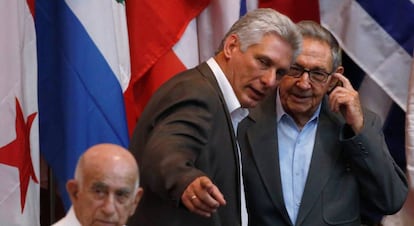 Miguel Díaz-Canel e Raúl Castro, presidente e ex-presidente de Cuba.