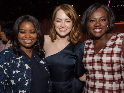 Emma Stone, candidata ao Oscar de melhor atriz, entre duas aspirantes ao pr&ecirc;mio de melhor atriz coadjuvante, Octavia Spencer e Viola Davis (&agrave; dir.).