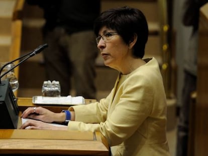 La consejera de Seguridad, Estefanía Beltrán de Heredia, en la tribuna del Parlamento durante el pleno de hoy.