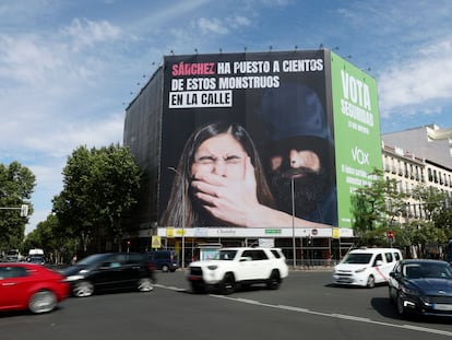 La lona colgada por Vox con motivo del 23-J este miércoles en la calle Martínez Campos de Madrid.