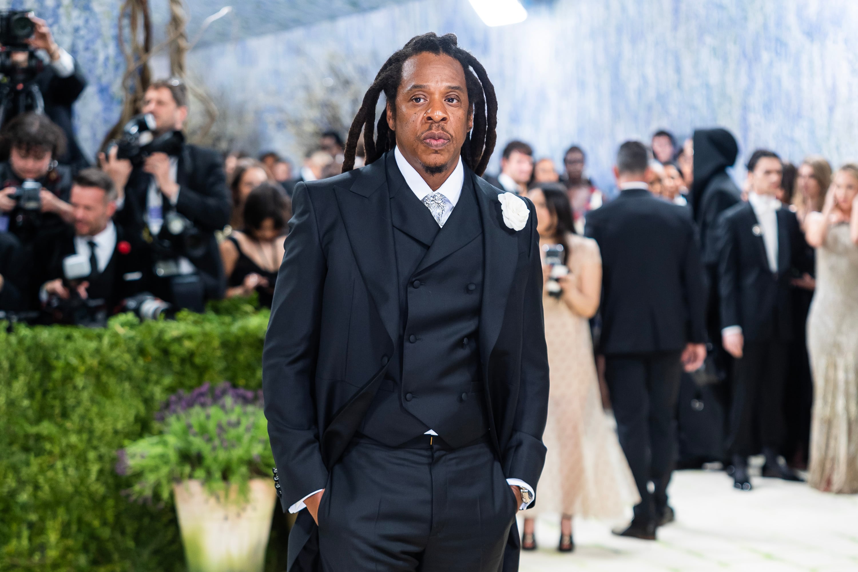 La mujer que acusó a Jay-Z de violarla se retira de la demanda y afirma que nunca le conoció
