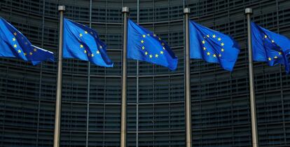 Banderas de Europa en la sede de la Comisi&oacute;n Europea en Bruselas. 