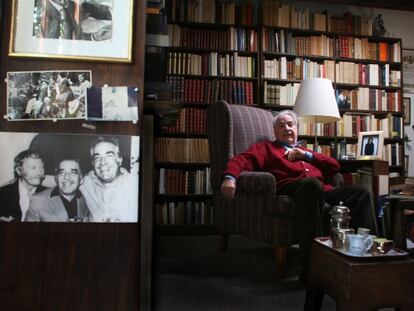El escritor &Aacute;lvaro Mutis en su casa del DF
