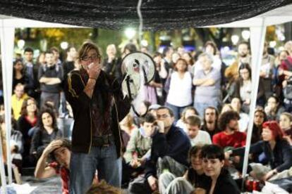 Una assemblea a la plaça de Catalunya durant les protestes del 15-M, el 2011.
