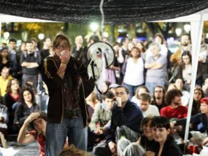 Una assemblea a la plaça de Catalunya durant les protestes del 15-M, el 2011.