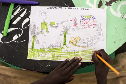 Dibujo de uno de los niños del campo de refugiados en el que muestra cómo tuvieron que huir de su casa.