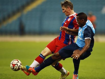 Schweinsteiger, del Bayern, en un lance del partido amistoso disputado en Arabia Saud&iacute;.