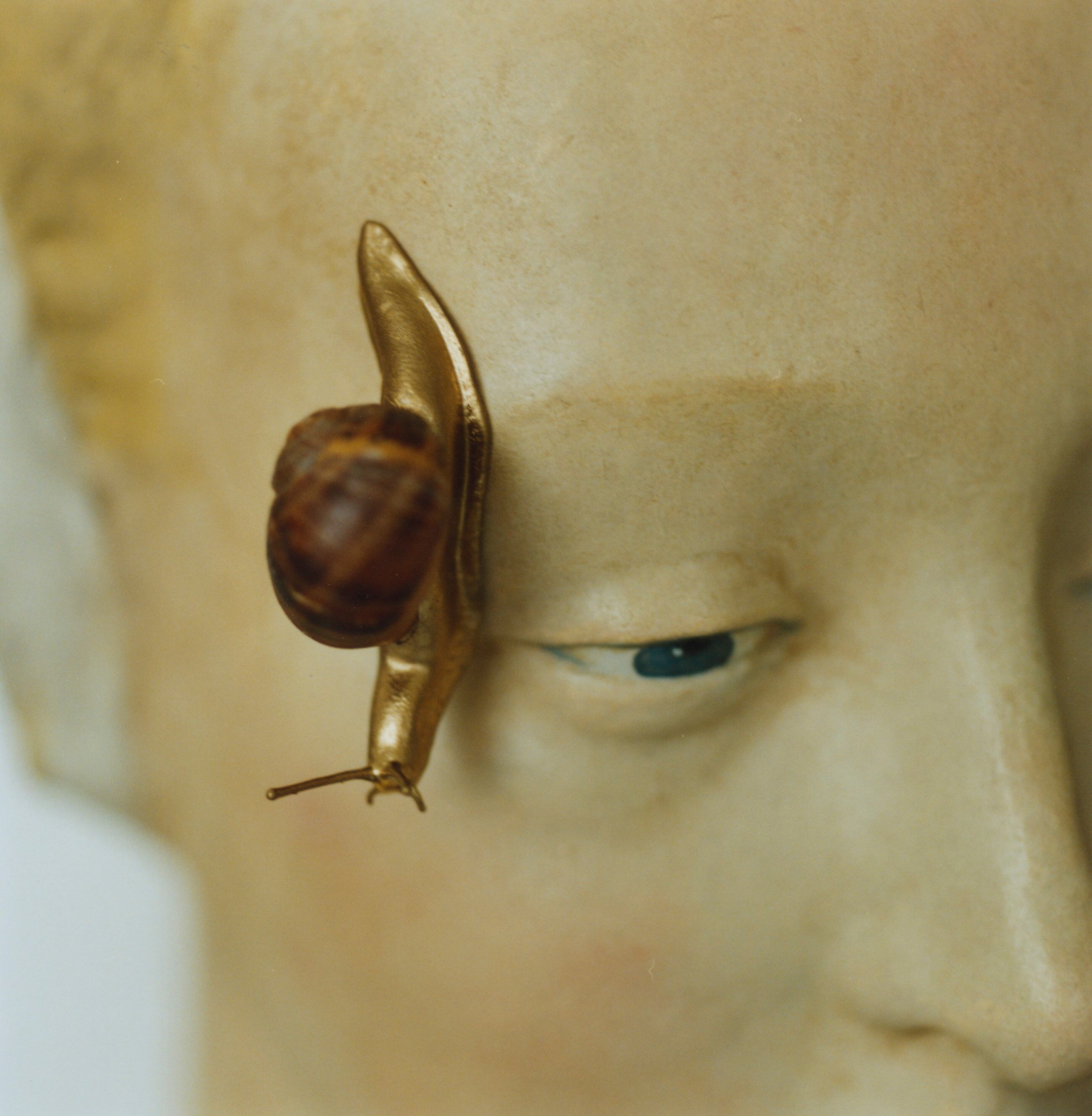 Uno de los bustos de la exposición 'I Swallow Your Tears' de Théo Mercier.