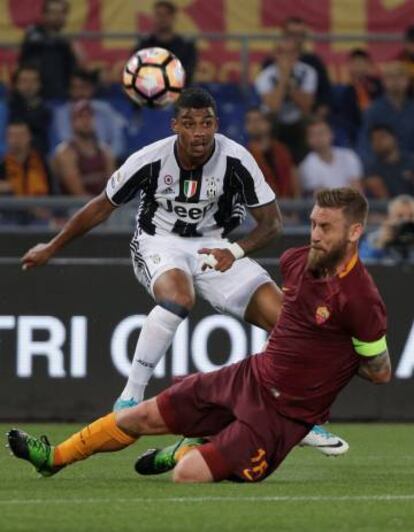 Lemina y De Rossi durante el Roma-Juventus del pasado fin de semana.