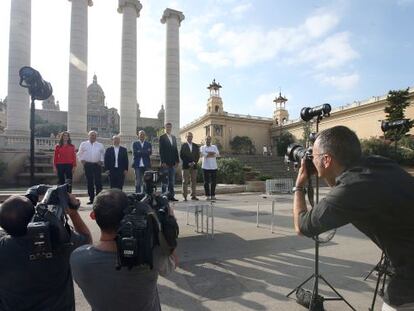 The candidates in today’s elections pose for the cameras.